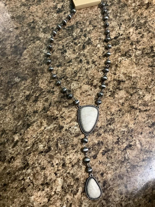 Short Necklace with Large Stones