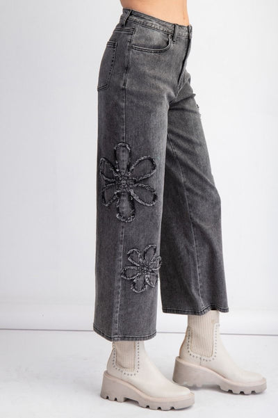 FLOWER PATCH WASHED DENIM PANTS