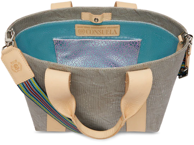 Juanis Carryall Consuela